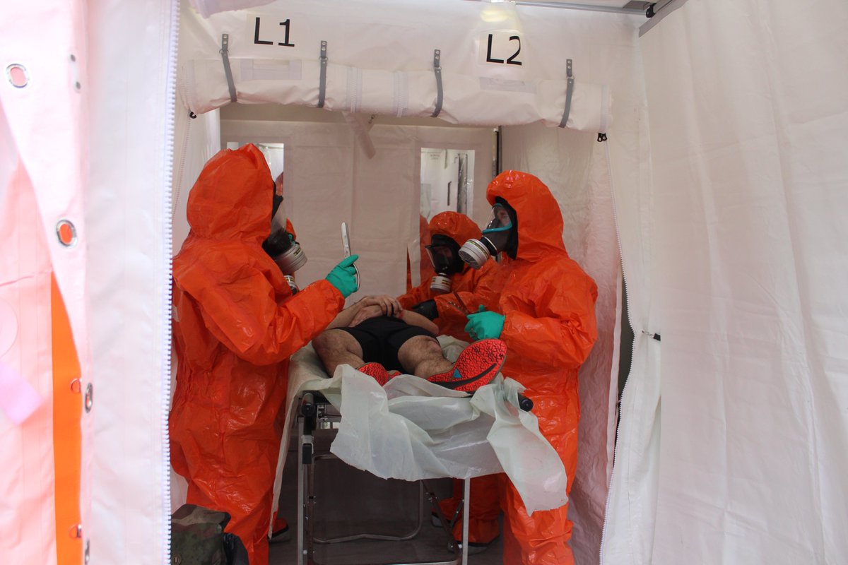PrefAquitaine33's tweet photo. Entraînement interministériel zonal consacré aux risques #NRBCE (nucléaire, radiologique, biologique, chimique et explosif) sur la base 120 à Cazaux :

🎯 Objectifs : tester les procédures, renforcer les compétences et la coordination interservices.

👉 https://t.co/QfrzAthONc https://t.co/qQyGPw80po