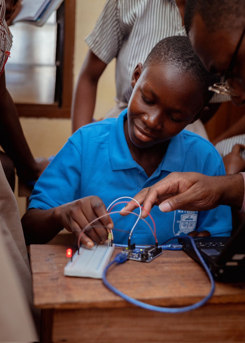 ctntech's tweet photo. Continuing our celebration of impact, here’s a glimpse into the incredible moments from our Future STEM LEADERS INITIATIVE Program with underprivileged adolescent girls in the Gbawe Gonse Community.  

#CTNTech #Womeninengineering #STEM  #Unicef #Robotics https://t.co/4rQo888QMH