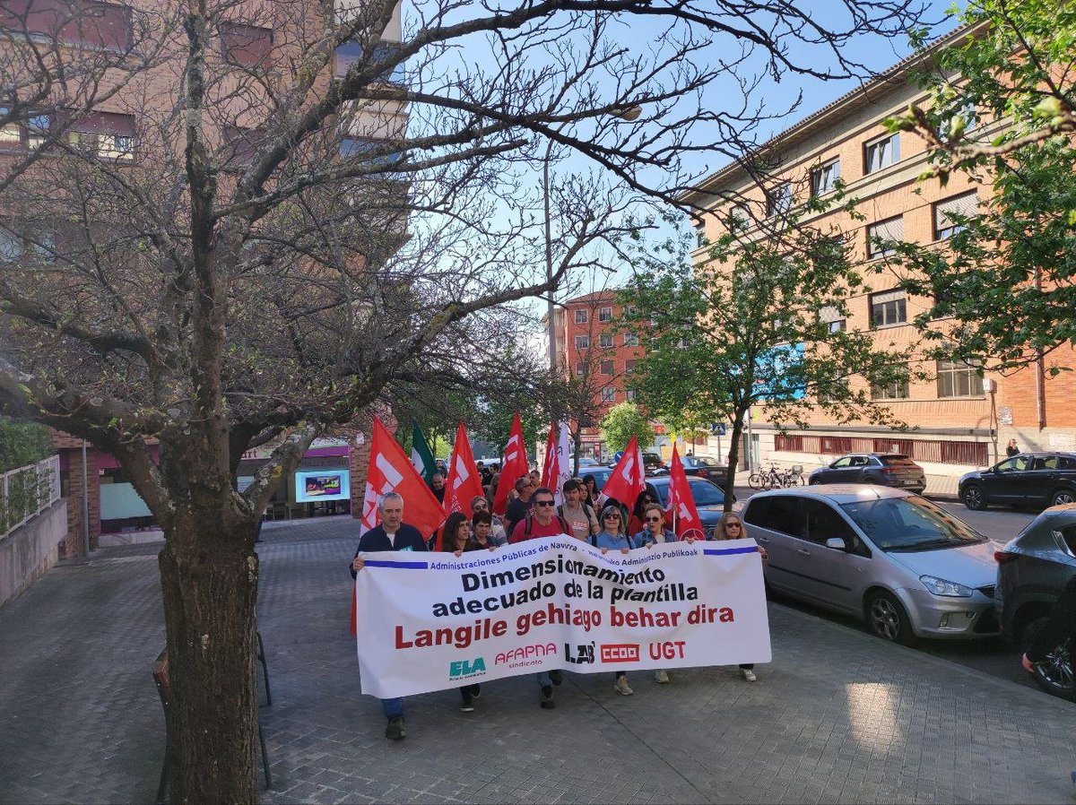 ELANafarroa's tweet photo. 🔴𝐊𝐚𝐥𝐢𝐭𝐚𝐭𝐞𝐳𝐤𝐨 𝐳𝐞𝐫𝐛𝐢𝐭𝐳𝐮 𝐩𝐮𝐛𝐥𝐢𝐤𝐨𝐞𝐧 𝐚𝐥𝐝𝐞𝐤𝐨 𝐠𝐫𝐞𝐛𝐚🔴

𝑀𝑒𝑗𝑜𝑟𝑎 𝑑𝑒 𝑙𝑎𝑠 𝑐𝑜𝑛𝑑𝑖𝑐𝑖𝑜𝑛𝑒𝑠 𝑙𝑎𝑏𝑜𝑟𝑎𝑙𝑒𝑠 𝑒𝑛 𝑙𝑎 𝐴𝑑𝑚𝑖𝑛𝑖𝑠𝑡𝑟𝑎𝑐𝑖𝑜́𝑛 𝑑𝑒 #𝑁𝑎𝑣𝑎𝑟𝑟𝑎‼️

📢Movilizaciones en la #huelga por los servicios públicos https://t.co/vsvIV8iOPi