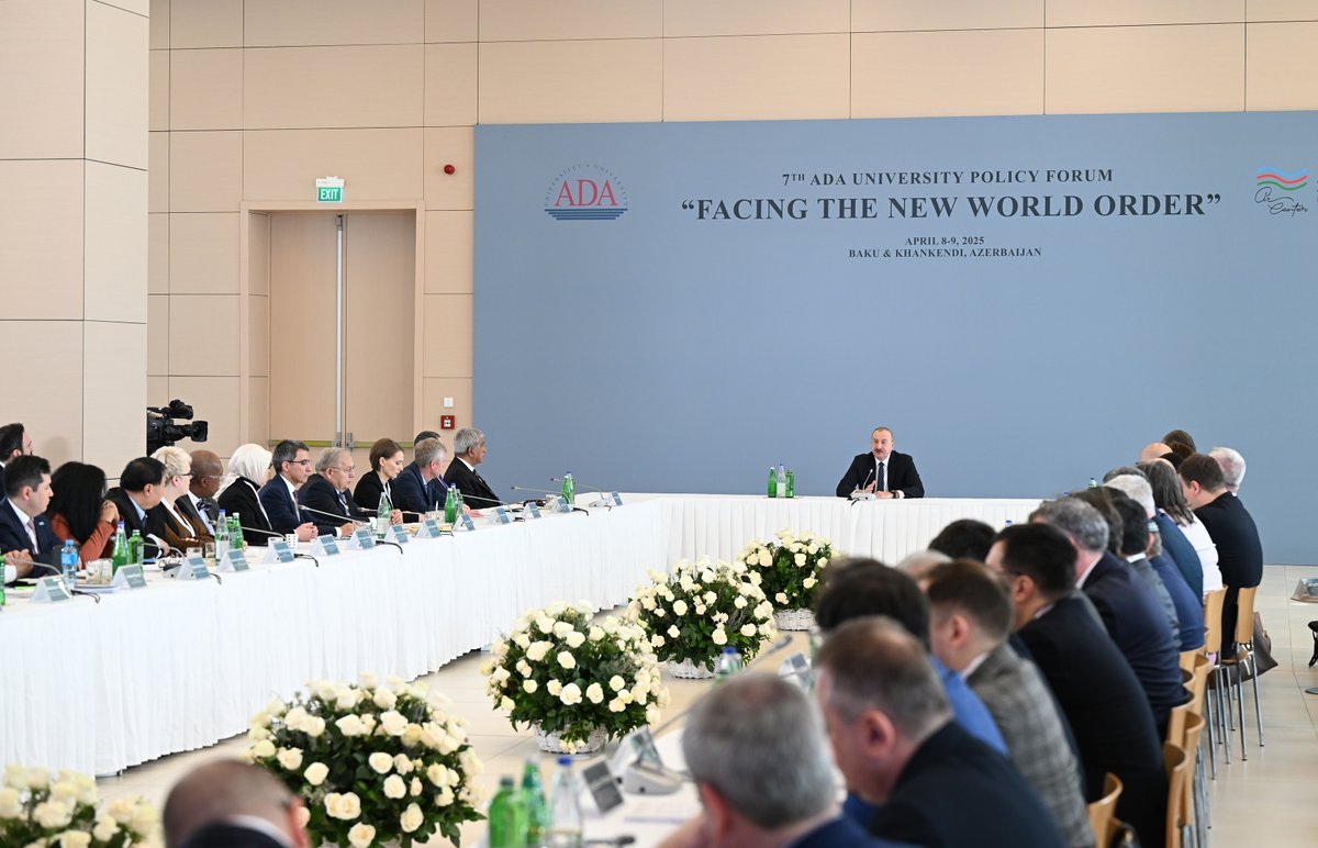 azpresident's tweet photo. ADA Universitetində Prezident İlham Əliyevin iştirakı ilə "Yeni dünya nizamına doğru" mövzusunda beynəlxalq forum keçirilib.

https://t.co/Zv6RZdsJMP https://t.co/5xVnkPlsDo