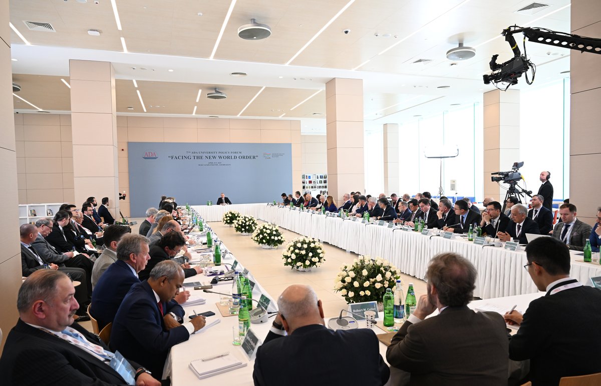 azpresident's tweet photo. ADA Universitetində Prezident İlham Əliyevin iştirakı ilə "Yeni dünya nizamına doğru" mövzusunda beynəlxalq forum keçirilib.

https://t.co/Zv6RZdsJMP https://t.co/5xVnkPlsDo