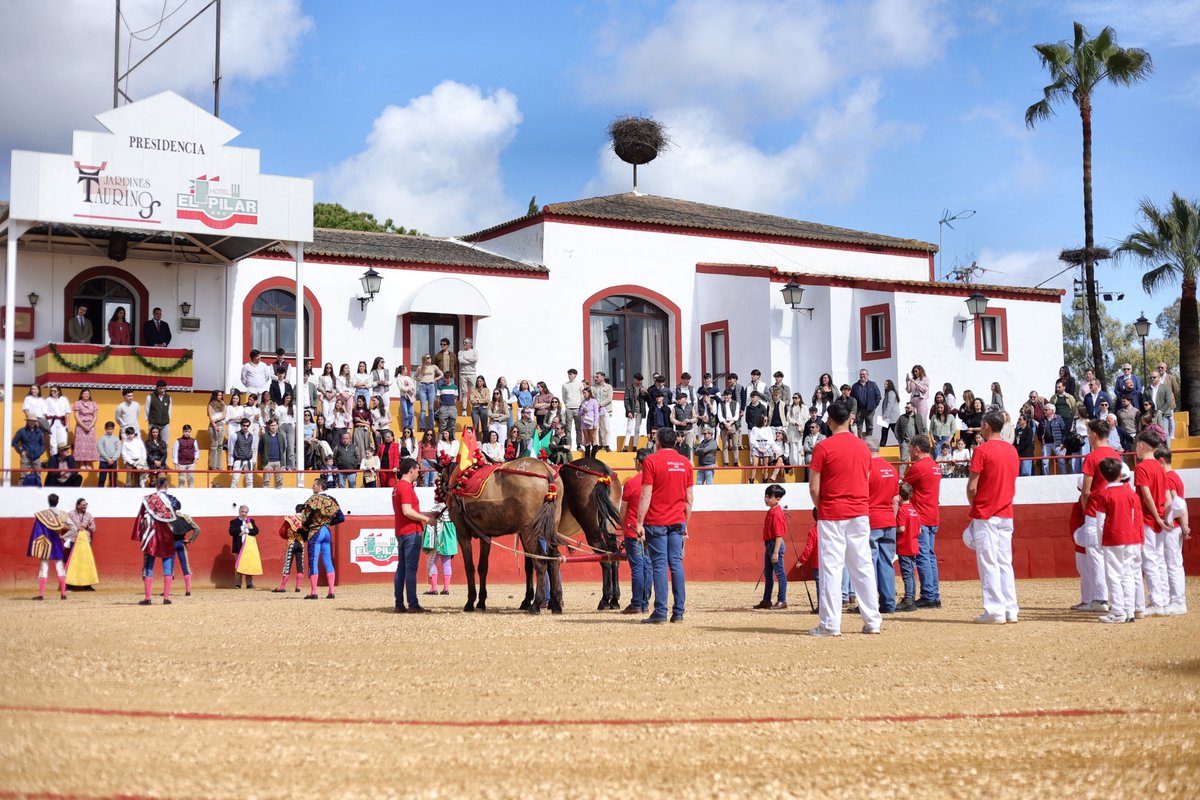 JT_LaCarlota's tweet photo. 1/6 

El pasado lunes, durante la presentación de los carteles de la Feria Taurina de Córdoba, el vicepresidente de @dipucordoba, @AndresLorite, expresó con acierto que “las instituciones deben estar detrás de la cultura y las tradiciones. Apoyándolas y defendiéndolas.” https://t.co/HgmHfrxWuH