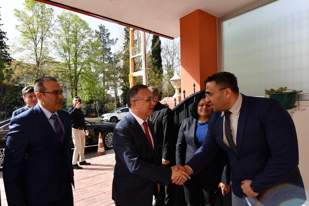 Sayın Valimiz Kemal Çeber,  Bölge Müdürlüğümüzü ziyaret etti.
✅Ziyaret sırasında, şehrimizde yapımı devam eden projeler ve çalışmalar hakkında Bölge Müdürümüz Ömer Alkış’tan bilgi aldı.
<a href="/gantepvaliligi/">Gaziantep Valiliği</a> <a href="/kemalcebervali/">Kemal Çeber</a> <a href="/omer_alkis23/">Ömer ALKIŞ</a>