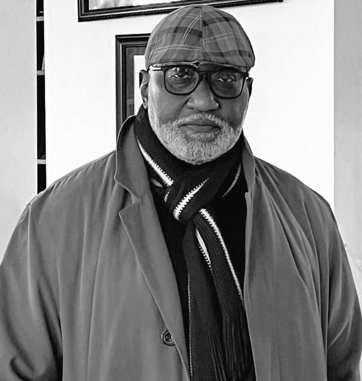 oigwesi_'s tweet photo. I join family &amp; associates to celebrate Sir OHO @ 70. To him, if it must be done,  it must be done honorably, entirely pristine. He validates integrity, discipline &amp; loyalty. For young Africans who have washed their hands clean, he brings them to the table to dine. Happy Birthday https://t.co/a7AdpReQAT