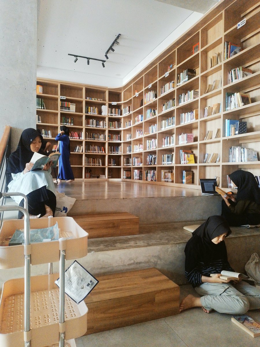 l4rasta's tweet photo. @rumahliterasii Kecewa berat sih kalo betul gelapin dana 🥹😔 Yuks ke Parmadenda aja, tempatnya jg jelas dan sangat nyaman 🌞 https://t.co/U62wrNWsC1