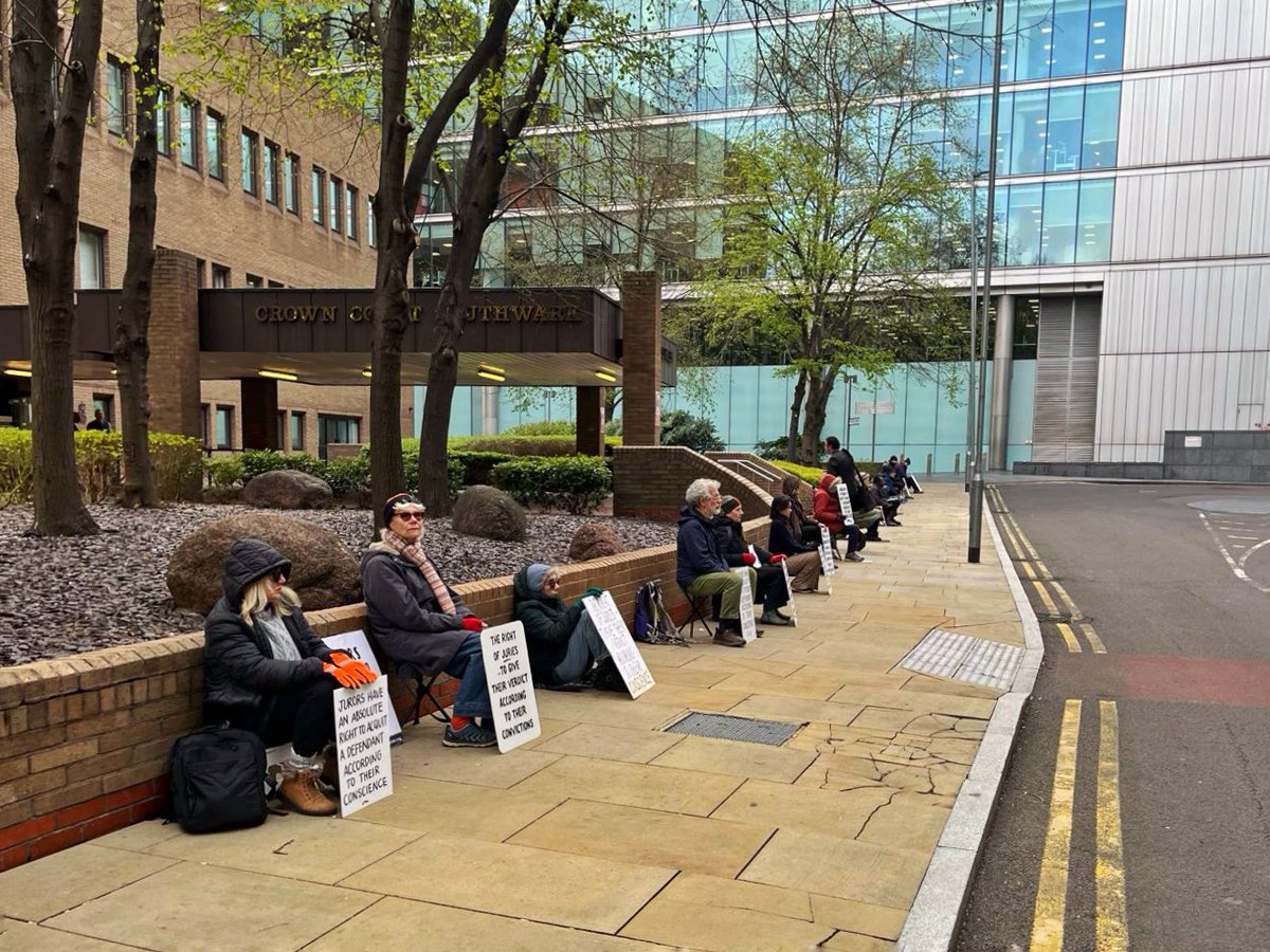 DefendOurJuries's tweet photo. UNDETERRED

Defend Our Juries and supporters of jurors’ rights remain undeterred by the words of a Southwark Crown Court judge who yesterday threatened to arrest them for holding a sign with the law written on it.

Where the law is misused, we will attend in greater numbers. https://t.co/TovdEfmXpr
