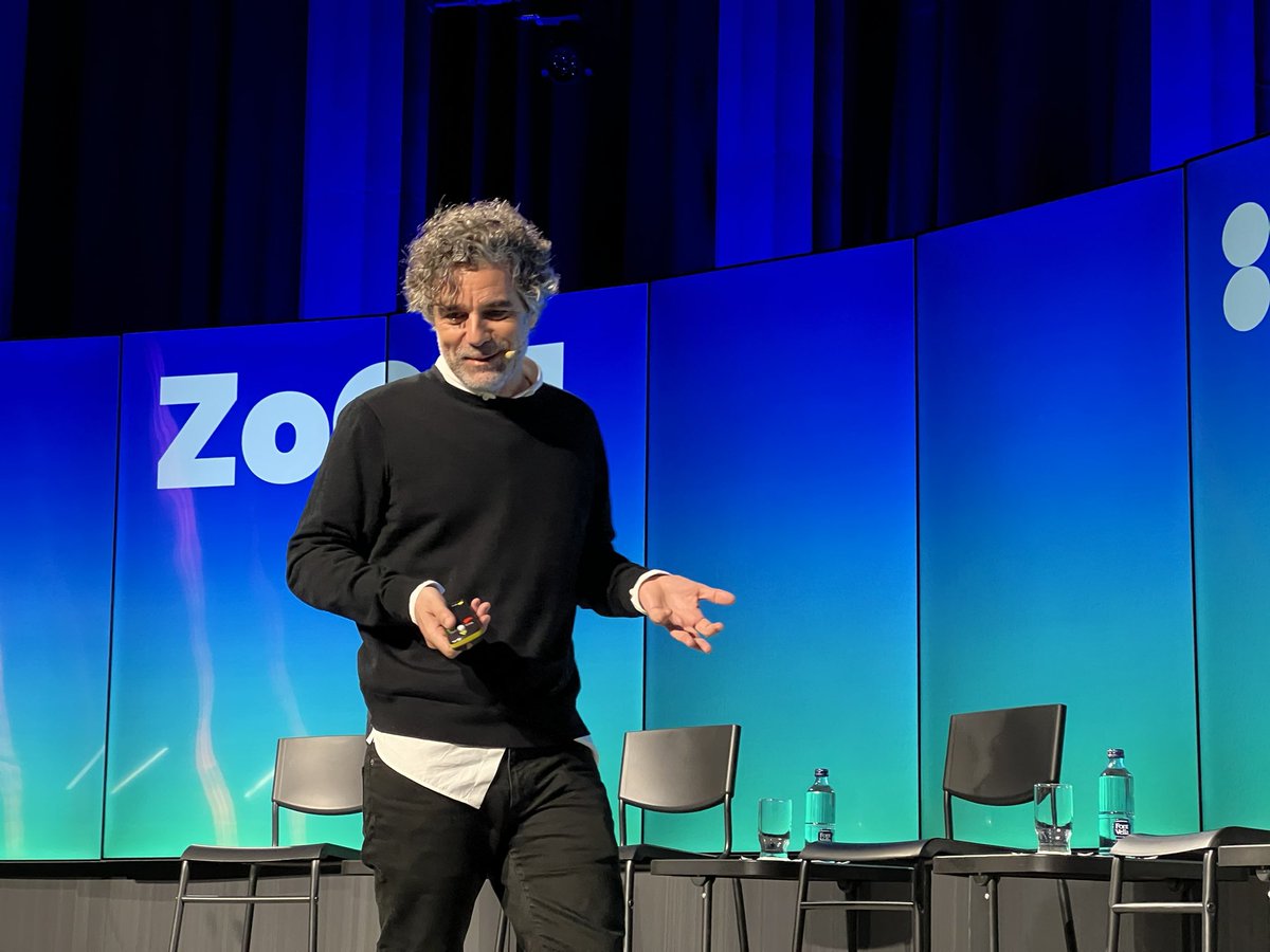 Dircomcat's tweet photo. "Les marques de moda el que venen és una visió sobre els productes"

🗣️ Edu Pitarch, director creatiu de @teamhamlet_ al #ZoomMarques 2025 https://t.co/xxJryZ9Py9