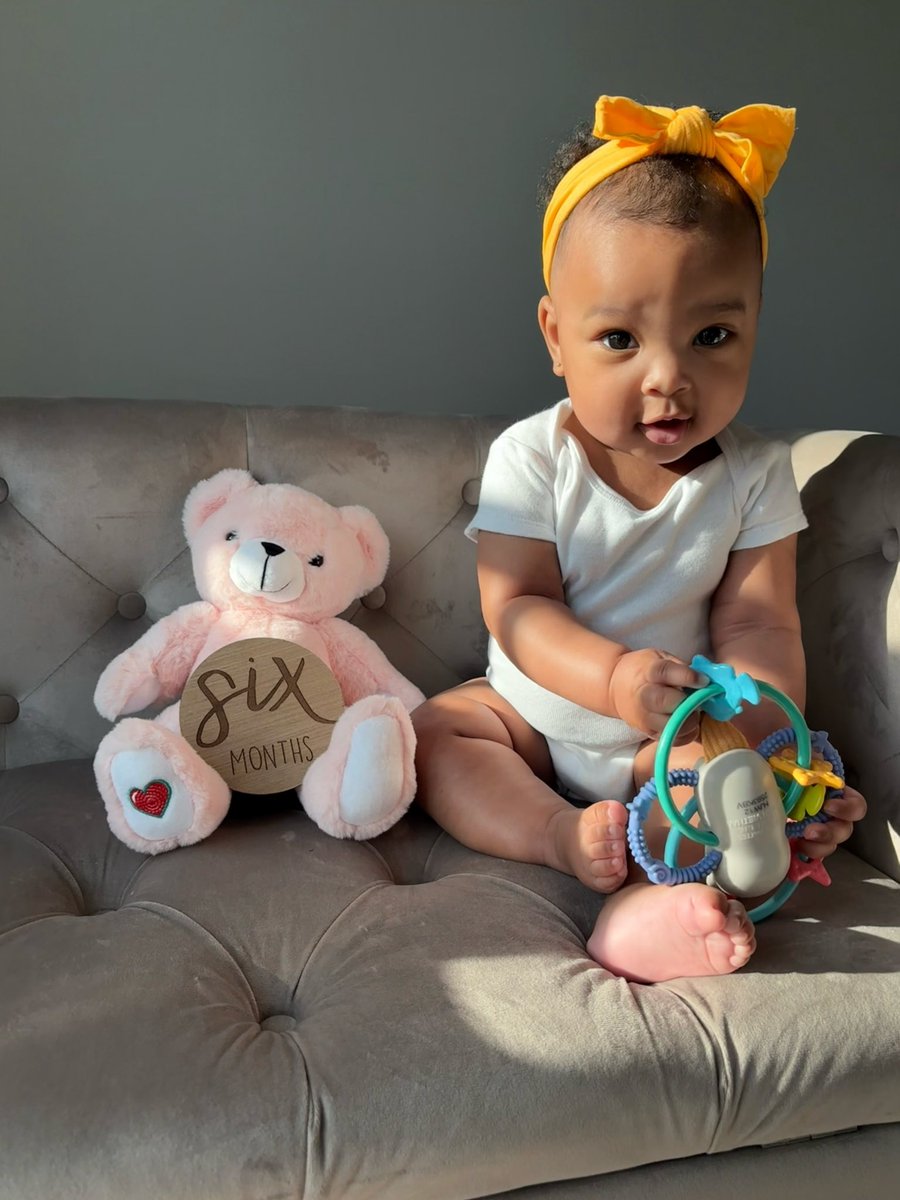 kaybeebaddass's tweet photo. My baby 6 monthsssss😍💛 https://t.co/erFA0vEZu1