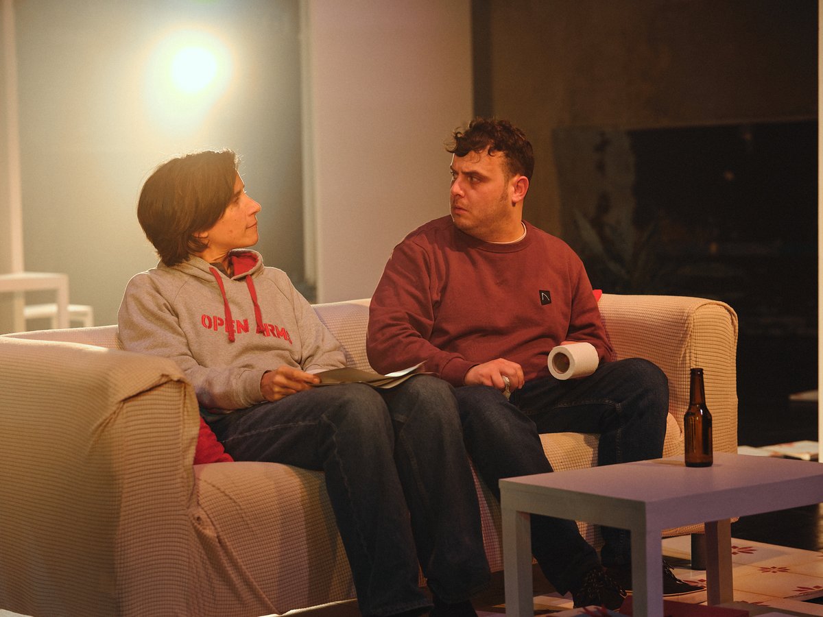 "Recordar" ve del llatí "re-cordis" i significa tornar a passar pel cor.  

Comencem la quarta setmana de funcions de 'L3 FONTANA', una comèdia dramàtica d'aprenentatges de Roser Vilajosana Sesé.  

🎟️Últimes entrades!

salabeckett.cat/espectacle/l3-…