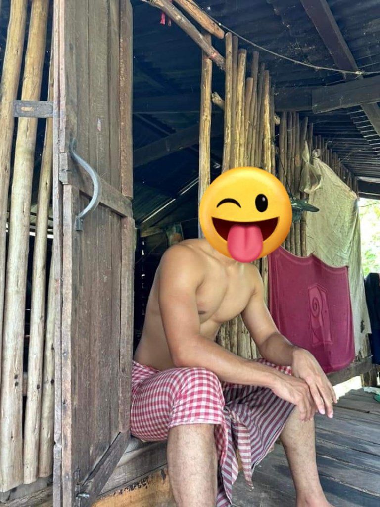 JDS_024's tweet photo. អ្នកស្រុកស្រែចម្ការ នៅផ្ទះគេស្លៀកតែចឹងអែង 😂 https://t.co/cFDaN7BsGn