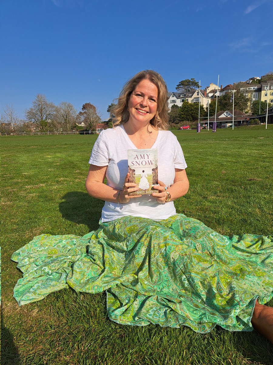 Ten years ago today, my 1st book,  Amy Snow, was published! To mark the occasion, I'm giving away a free signed copy. To enter, please like, retweet &amp; follow/be following me. The winner will be chosen at random &amp; announced this Sunday, the 13th #Giveaway #books #Wednesdayvibe