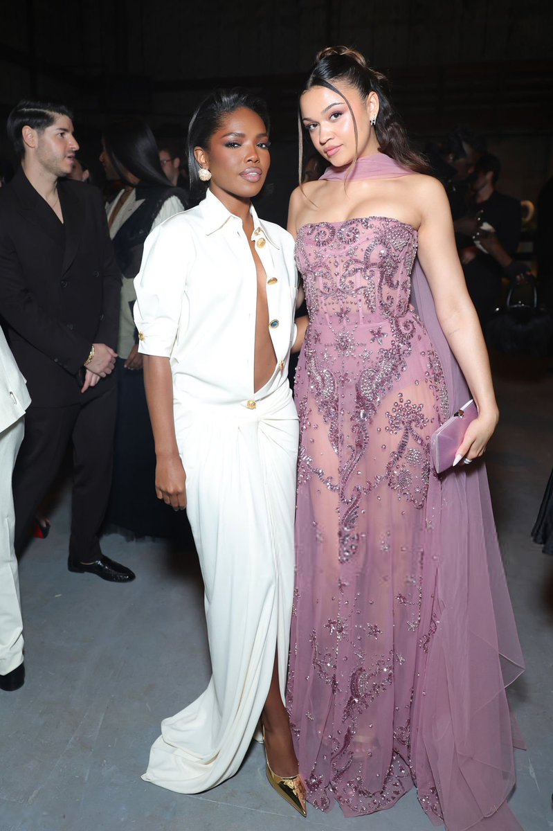 MadisonBaileyN's tweet photo. Madison Bailey com Ryan Destiny e Chase Stokes no #FTUS Awards 2025. https://t.co/I5psGzuj7r