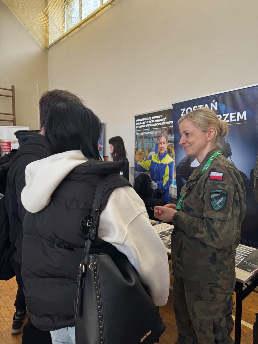 WCR_Olsztyn's tweet image. Nasz #MZR Mobilny Zespół Rekrutacyjny czeka na 🫵 Was wraz z Regionalnym Centrum Informatyki w Olsztynie podczas Targów Pracy w Zespole Szkół Budowlanych w Olsztynie do godziny 1️⃣3️⃣:0️⃣0️⃣‼️

@ZolnierzRP