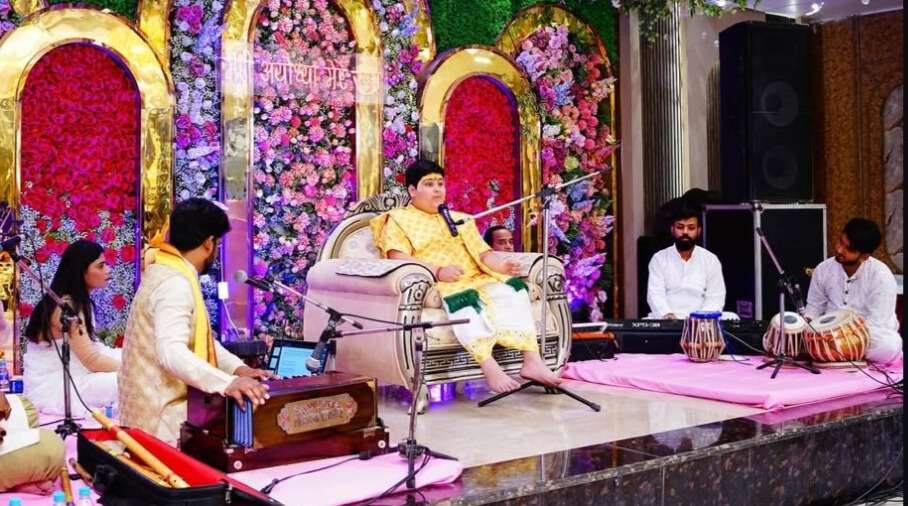 talk2anuradha's tweet photo. Brahmin Pujaris were custodians of sacred knowledge of Hinduism.

They spent decades mastering Vedas, Puranas &amp; Shastras — with wisdom passed down through generations.

Now, any clown with ZERO knowledge can become Guru –– while deserving Brahmins are systematically sidelined. https://t.co/4iEeIvNs4v