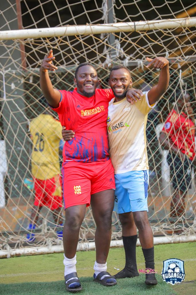 CriscentG's tweet image. Life in @BubzLeague has been very wonderful to me,joined @AkarereFC at the end of seasonI made it win its last two matches,played all the matches in @BubzLeagueSnII making it being the champions am nw planning to defend my trophy with @Rwekisigazifc the champions @BubzLeagueSnI.