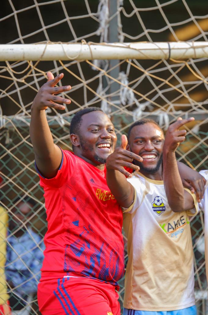 CriscentG's tweet image. Life in @BubzLeague has been very wonderful to me,joined @AkarereFC at the end of seasonI made it win its last two matches,played all the matches in @BubzLeagueSnII making it being the champions am nw planning to defend my trophy with @Rwekisigazifc the champions @BubzLeagueSnI.