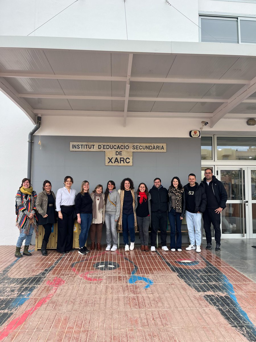 IesCapDeLlevant's tweet photo. El nostre centre ha participat de nou en el programa  d'Observació i aprenentatge entre centres de la Conselleria d'Educació.  Professorat de l'IES van anar a visitar l'IES Xarc d'Eivissa . Així mateix,  vam rebre  la visita al nostre centre de l'equip impulsor PMT de l'IES Xarc. https://t.co/6tlXVrHQNb