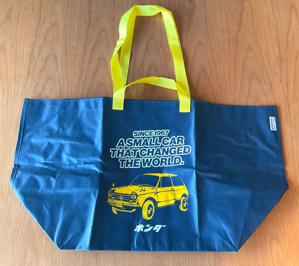 zakkaokusama's tweet photo. #Honda と #3COINS のコラボ商品届きました。
発売日に一宮実家に行ったので、リアル店舗には行けず、潔く公式ネット販売で購入しました😁エコバッグとレジャーバッグです。#旧車 好きにはたまらないです。これなら夫が持っていても浮かずにカッコイイです✨
#N360 #S800M #ホンダ https://t.co/ZmJpAiFlXA