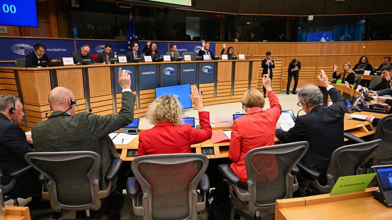 PECH Committee Press (@ep_fisheries) on Twitter photo 📢⚡️Fisheries Committee MEPs have backed better tools to address overfishing.
EP amendments improve measures designed to identify non-EU countries that allow non-sustainable fishing.
👏.<a href="/thomasbajada/">Thomas Bajada</a>' s report approved unanimously2⃣7⃣
👉Read more here: bit.ly/3E8X5lP 📢⚡️Fisheries Committee MEPs have backed better tools to address overfishing.
EP amendments improve measures designed to identify non-EU countries that allow non-sustainable fishing.
👏.<a href="/thomasbajada/">Thomas Bajada</a>' s report approved unanimously2⃣7⃣
👉Read more here: bit.ly/3E8X5lP