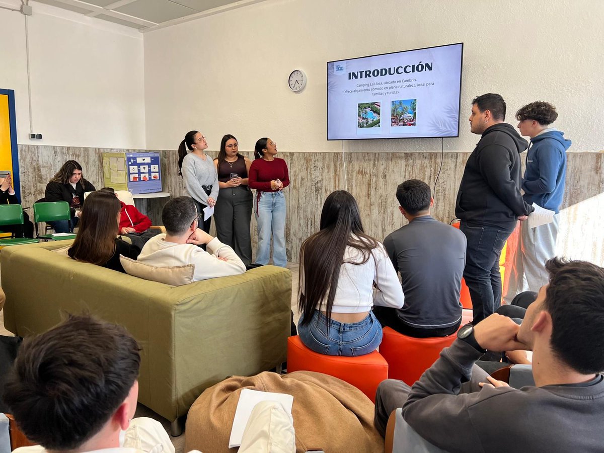 L’escola Joan XXIII – EsitFP va tenir lloc el 7 d’Abril i va ser l’oportunitat perquè els alumnes de GS de Marketing i Publicitat mostressin les seves propostes sobre un repte d’aplicació real que va plantejar l’empresa Studiogenesis unes setmanes abans.  buff.ly/MeARkrA