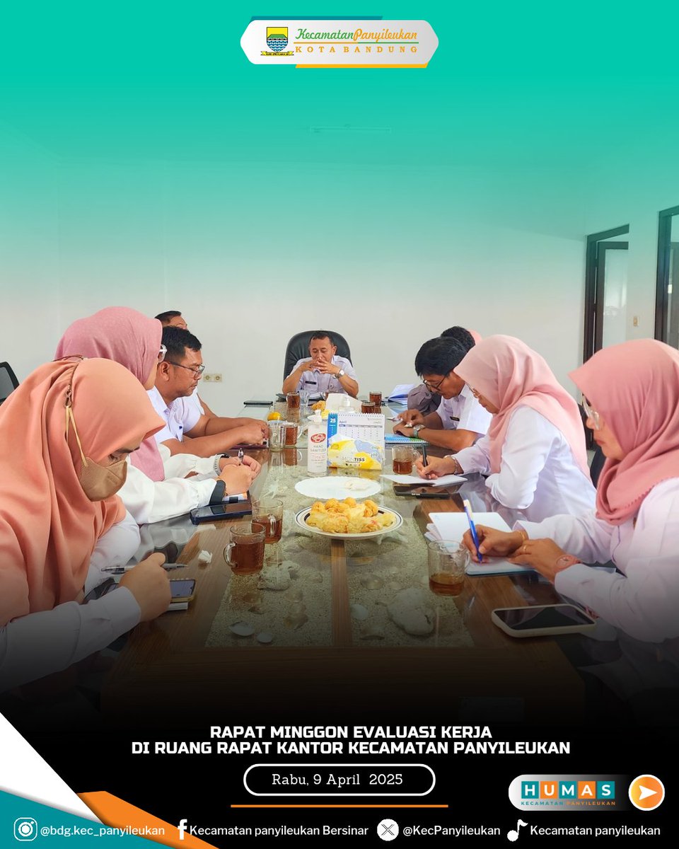Melaksanakan rapat minggon evaluasi kerja di ruang rapat kantor Kecamatan Panyileukan. Rabu 9 April 2025.

<a href="/halo_bandung/">Prokopim Kota Bandung</a> 
<a href="/humasbandung_/">Humas Kota Bandung</a> 
<a href="/ppidkotabandung/">Layanan Informasi dan Pengaduan Kota Bandung</a>