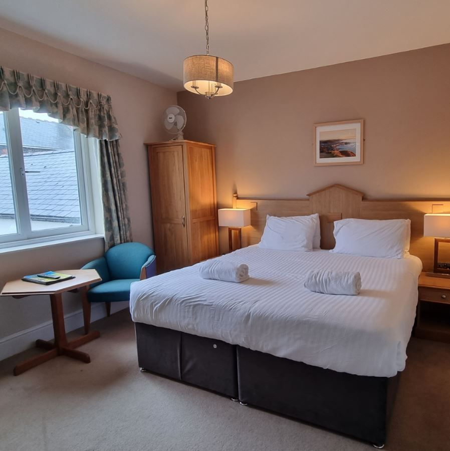 Hotels Available tweet media