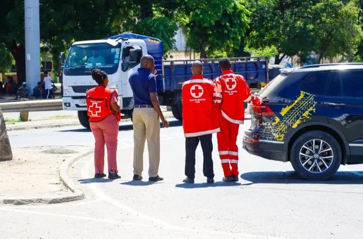 krcs_mombasa's tweet photo. Kenya Red Cross response team on the ground, prepared for any emergencies and ready to assist in Mombasa.
 #KenyaRedCross #EmergencyResponse #Mombasa #DisasterPreparedness #ReadyToAssist https://t.co/X2w91vEmy4