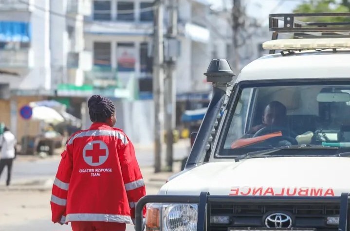 krcs_mombasa's tweet photo. Kenya Red Cross response team on the ground, prepared for any emergencies and ready to assist in Mombasa.
 #KenyaRedCross #EmergencyResponse #Mombasa #DisasterPreparedness #ReadyToAssist https://t.co/X2w91vEmy4