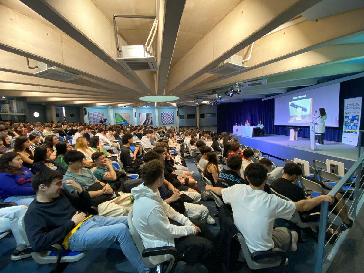 Des d'ahir i fins demà 815 alumnes de 15 instituts de #Badalona participen en la 39a edició de les Jornades Científiques de Batxillerat al <a href="/BCIN95/">BCIN_Badalona</a>. Aquest any 72 alumnes presenten 61 treballs de recerca. Unes jornades que van començar el 1986 a l' <a href="/inslallauna/">Institut La Llauna</a>.