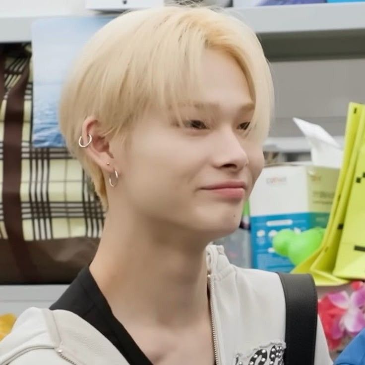 allforchulsoo's tweet photo. the blonde ni-ki i remember vs blonde ni-ki now https://t.co/8CS43kA4ug