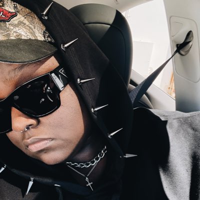 Diamond Rowe™️ tweet media