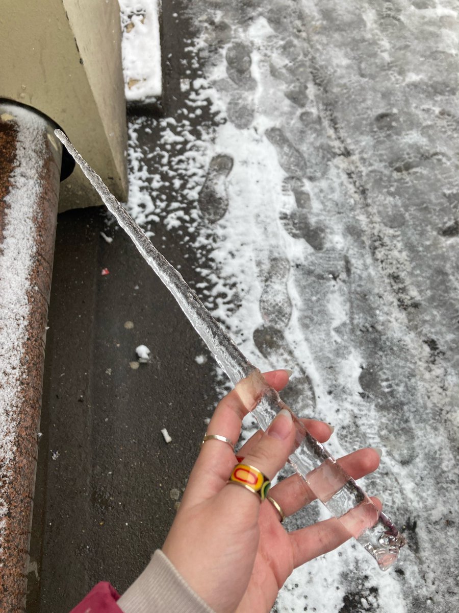 OrcInquisitor's tweet photo. прошу прощения, а когда в этом году в юном месяце апреле в старом парке тает снег? https://t.co/bVgSFZTCLQ