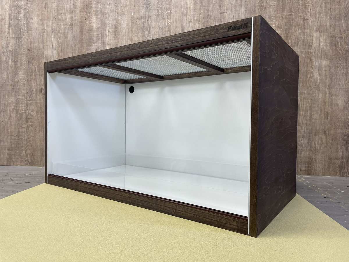 新品　FandK　爬虫類木製ケージ　Couronne(クローヌ)ウォルナット 新品 FandK 爬虫類木製ケージ Couronne(クローヌ)ウォルナット 2025年