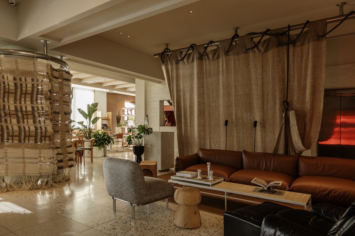 Woods_Bagot's tweet image. The Standard Hotel, one of the fastest-growing boutique chains, now has its first Australian outpost, The StandardX in Melbourne, a new Fitzroy landmark.

Read more on Man of Many: manofmany.com/lifestyle/trav…

#hyperlocal #peoplearchitecture #hotelsandleisure #thestandard