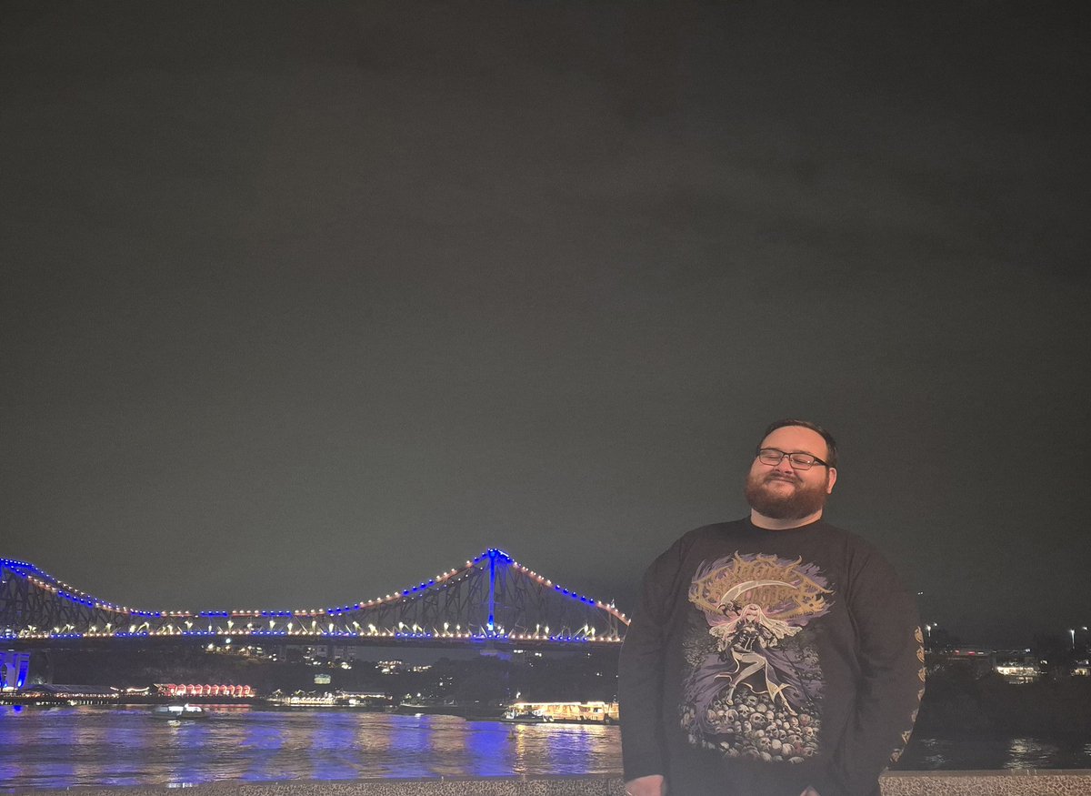 trentacusx's tweet photo. Smile with your eyes! Rocking the long sleeve versions of @GhostXGhostTW #moricalliope shirt. Be warned. It's comfortable and soft. I love it so much I bought 3! Check them out (not sponsored I just love these shirts) #deabeats #callilust #hololive https://t.co/q4QRp4JuOQ