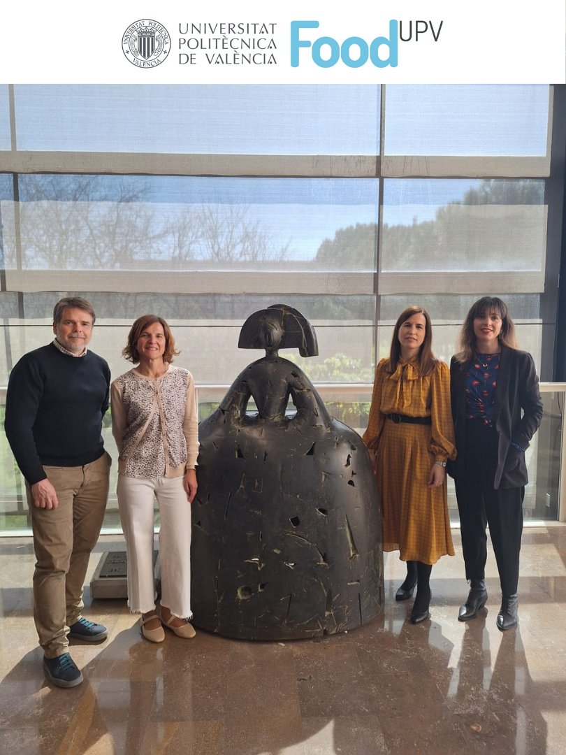 El pasado lunes tomo posesión la nueva dirección de <a href="/foodupv/">FoodUPV</a>, encabezada por María Vargas y acompañada por Ana Heredia y Cristina Barrera. Completa el equipo Julio Carreras, gerente del instituto ¿Conoces a los investigadores de FoodUPV? Encuéntralos en
foodupv.webs.upv.es/equipo/