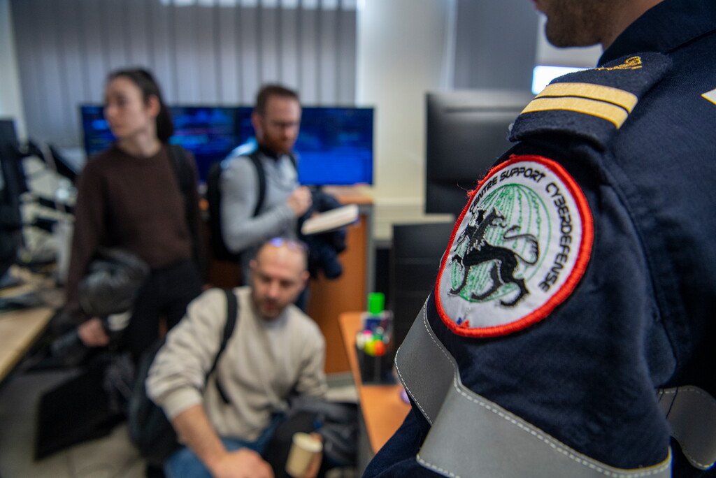 MarineNationale's tweet photo. #DEFNET25 | Dans le cadre de l’exercice interarmées DEFNET25, un incident cyber a été simulé sur un Caïman Marine. Un groupe d’intervention cyber (GIC) du centre support de cyberdéfense (CSC) a été dépêché sur place. Après plusieurs heures, les 🚁ont été de nouveau opérationnels. https://t.co/0Y9tXtm9sZ
