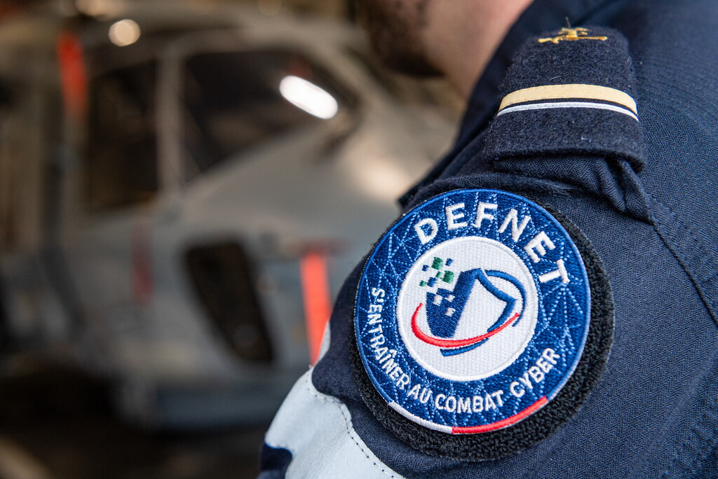 MarineNationale's tweet photo. #DEFNET25 | Dans le cadre de l’exercice interarmées DEFNET25, un incident cyber a été simulé sur un Caïman Marine. Un groupe d’intervention cyber (GIC) du centre support de cyberdéfense (CSC) a été dépêché sur place. Après plusieurs heures, les 🚁ont été de nouveau opérationnels. https://t.co/0Y9tXtm9sZ