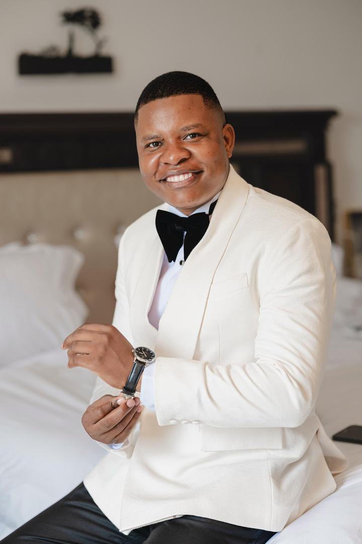 dapperkingszim's tweet photo. Custom cream tux jacket, sharp black trousers, and a velvet bowtie to seal the deal — the groom said “I do” in style!
Elegant, bold, and smooth like the vows — this suit didn’t come to play.
#GroomEdition #CleanCutKing #WeddingDripCertified
✨🤵🏽‍♂️🖤
How’s this https://t.co/zS7cXqsRDR