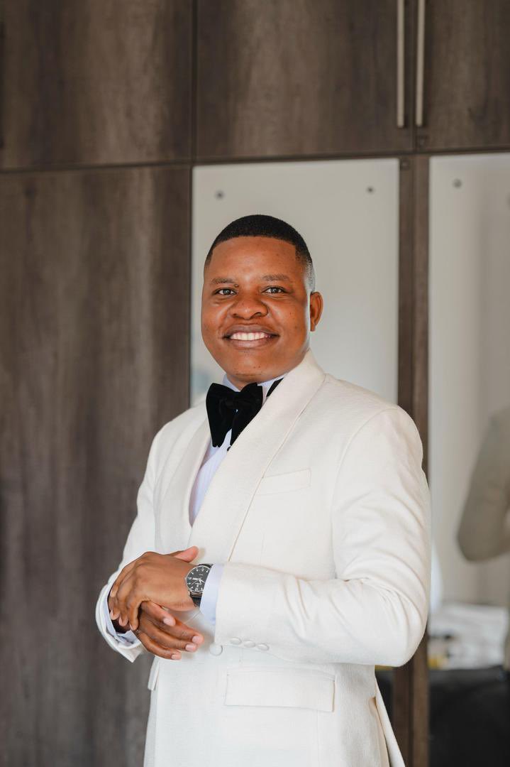 dapperkingszim's tweet photo. Custom cream tux jacket, sharp black trousers, and a velvet bowtie to seal the deal — the groom said “I do” in style!
Elegant, bold, and smooth like the vows — this suit didn’t come to play.
#GroomEdition #CleanCutKing #WeddingDripCertified
✨🤵🏽‍♂️🖤
How’s this https://t.co/zS7cXqsRDR