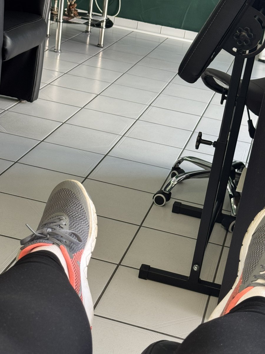 Welcher von euch Losern darf mein Tattoo jetzt übernehmen 🤔oder tritt an das nächste zu übernehmen 😜 gibt genug davon… #zahlschwanz #paypig #sklavensau #findom #rechnungzahlen #sklavenantreten