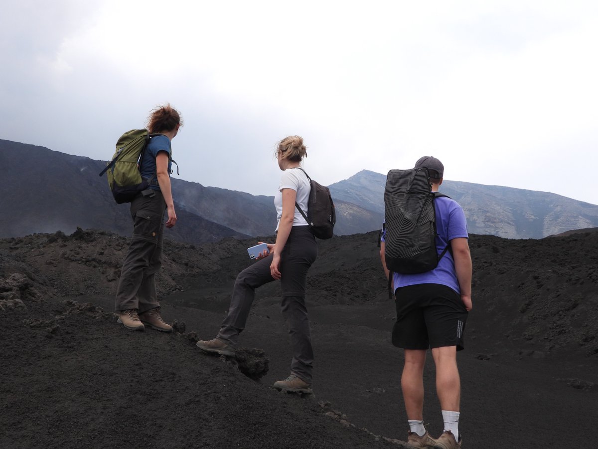 New music from yours truly!

"Passeggiate in montagna" (Walking on the mountain)

This is a teaser for a tune that I am currently developing, which is inspired by ... excursions on and around #Etna

soundcloud.com/boris-behncke/…

(photo taken 9 June 2022 in the Valle del Bove on Etna)