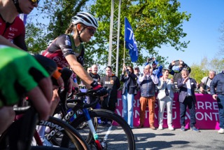 La 2e édition de la Féminine est lancée ! Cap vers Beaupréau-en-Mauges pour les coureuses.

Un départ donné par <a href="/C_MORANCAIS/">Christelle MORANÇAIS</a> et la ligue de BaskIN des Pays de la Loire.

#RégionTour