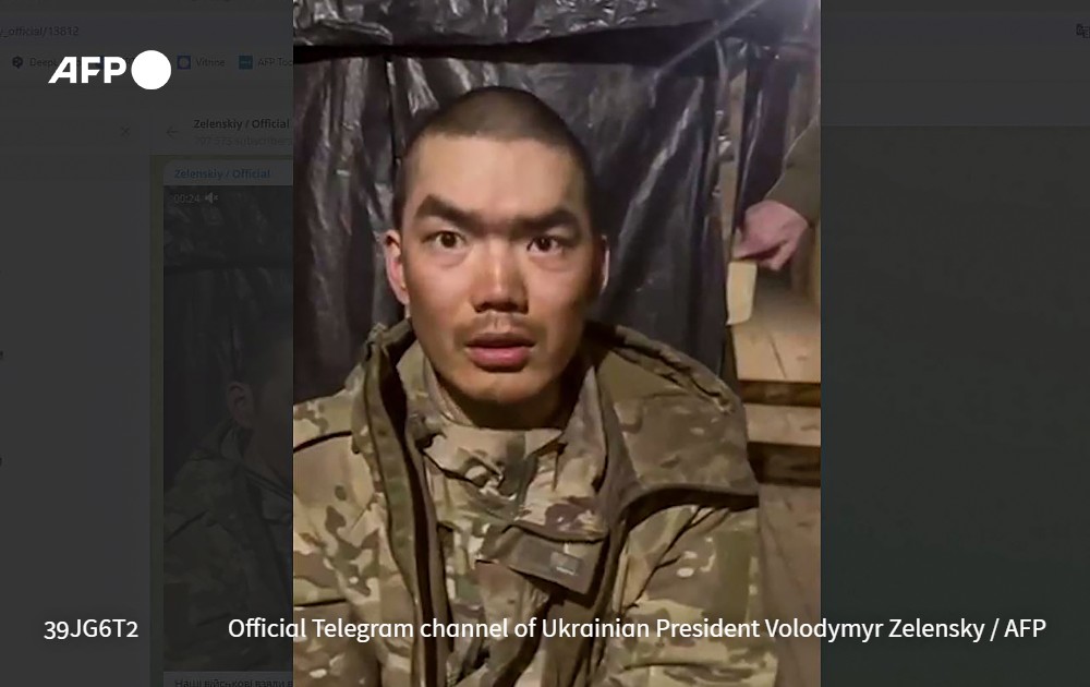AFP's tweet photo. #UPDATE China's foreign ministry has urged its citizens to avoid conflict zones and participating in wars, after Ukrainian President Volodymyr Zelensky said troops had captured two Chinese citizens fighting alongside Russian forces.
https://t.co/DHWPch84mS https://t.co/cYVbO6pvYj