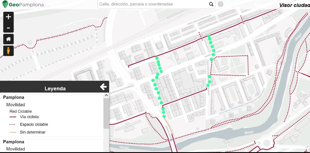 jon4ander's tweet photo. @Pamplona_ayto apoyáis el transporte en bici pero San Jorge sigue teniendo los carriles inconexos teniendo de las rotondas con mayor tráfico. Os pongo en verde una opción de como solucionar este problema que no es necesario crea carril, basta con poner espacio ciclable https://t.co/GfC669BtfK