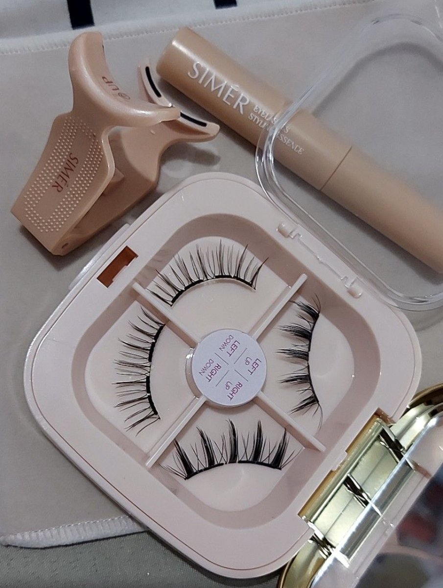 RetroHyein's tweet photo. WTS simer magnetic eyelash seri sunflower atau sunny ☀️

baru dipake try on aja 2x, belum pernah dipake keluar rumah, dijual karena kurang cocok. harga beli 270 aku jual jadi 190 (nego tipis)

bisa oren yh guys

t. jual preloved lashes lash simer mlen jollish wosado https://t.co/EfdthNmtEN