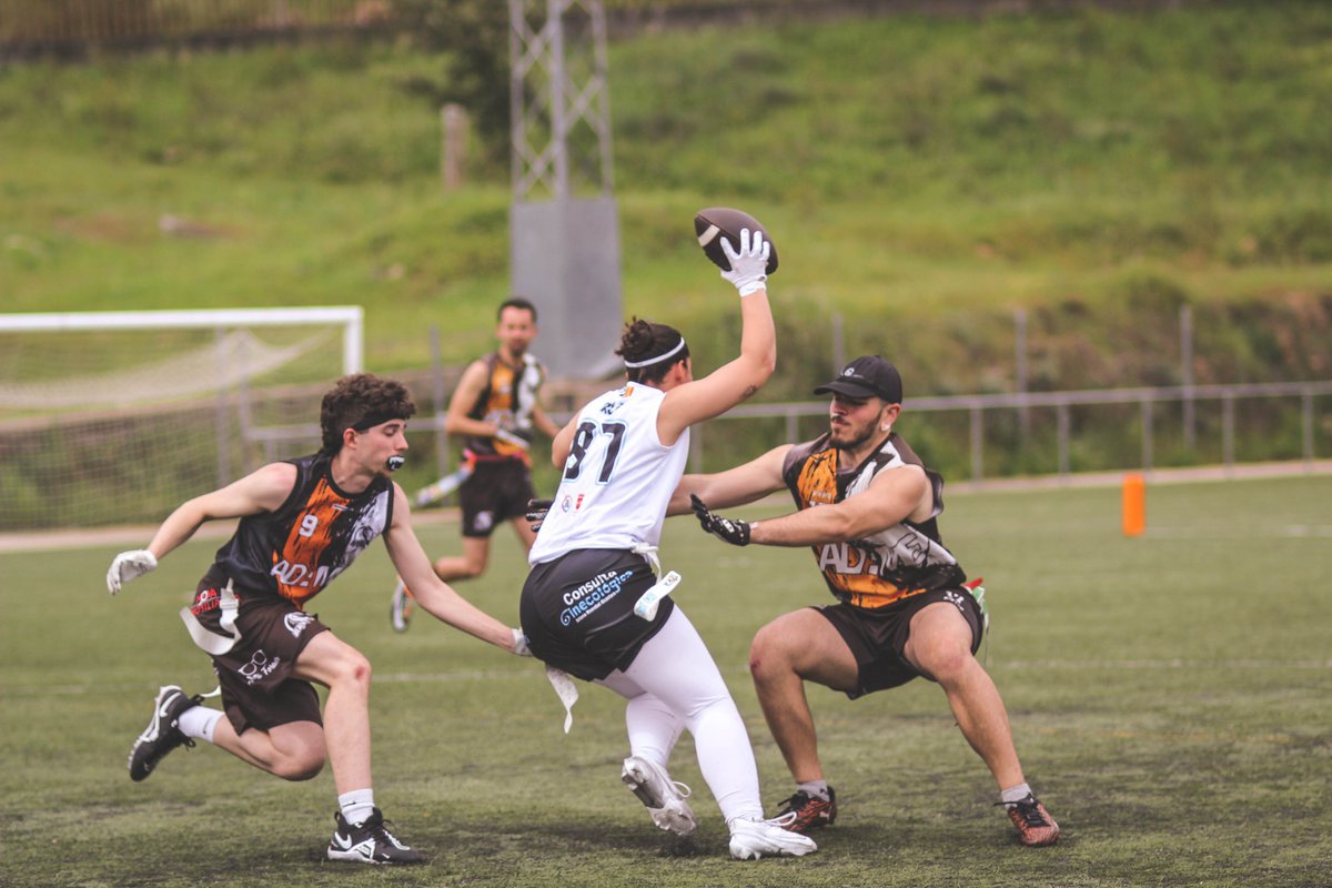 ExtremaduraFAFF's tweet photo. Actualización de los máximos 🔝 anotadores en la 🏈 LFFE Open 2025 tras 9 jornadas:
1️⃣ #Marco33💀 171 puntos 🥶
2️⃣ #Mario73🦆 94
3️⃣ #Alberto8⚔️ 75
4️⃣ #David21💀 67
5️⃣ #Ale87🦆 65
@RomanosMerida @PlasenciaDucks @Vva_BlackStorks
📲https://t.co/Yn9xH1WTaS
📸 @nosoyperfecta https://t.co/66F4iUIIF6
