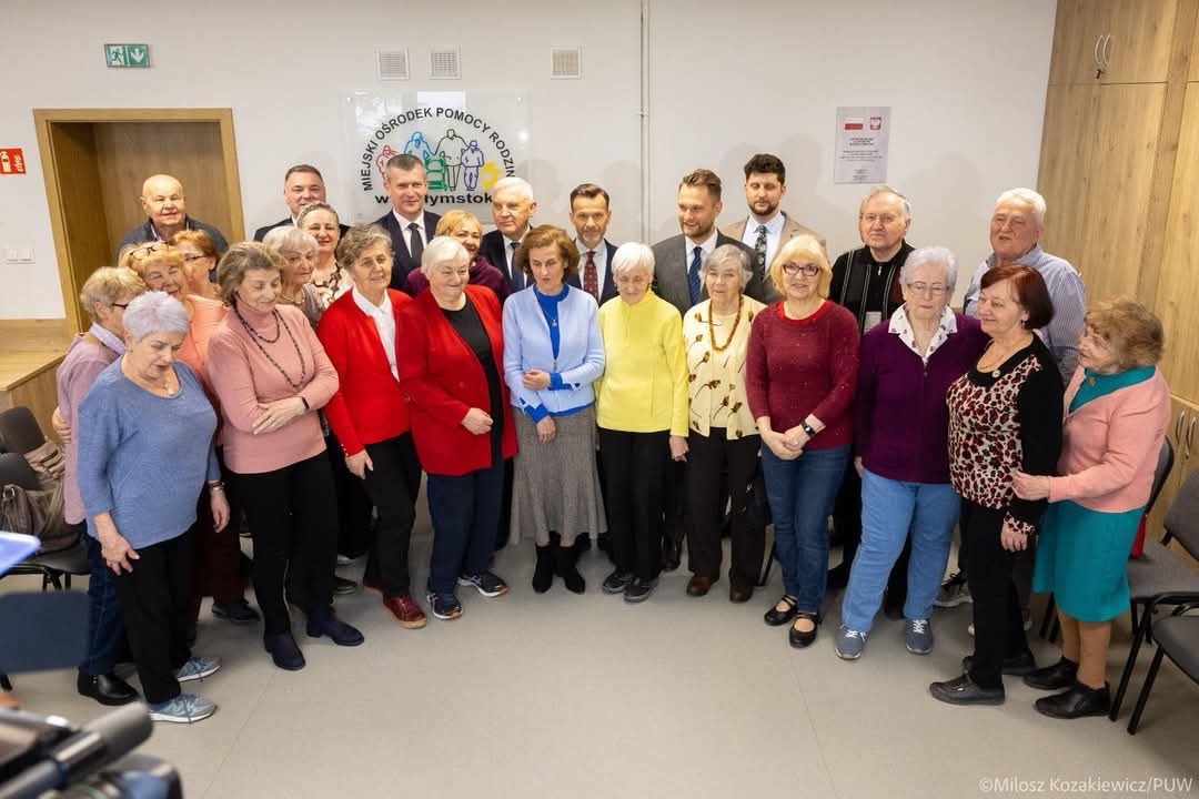 KTruskolaski's tweet photo. Prawie 3 mln zł dla Podlaskiego z Programu Senior+ 2025!
Powstaną 4 nowe Kluby Seniora, ruszy Dzienny Klub w Siemiatyczach, a 33 kluby otrzymają wsparcie.
Seniorzy są dla nas ważni!
#SeniorPlus #PodlaskieDlaSeniorów #AktywniSeniorzy https://t.co/54aWIGofhS