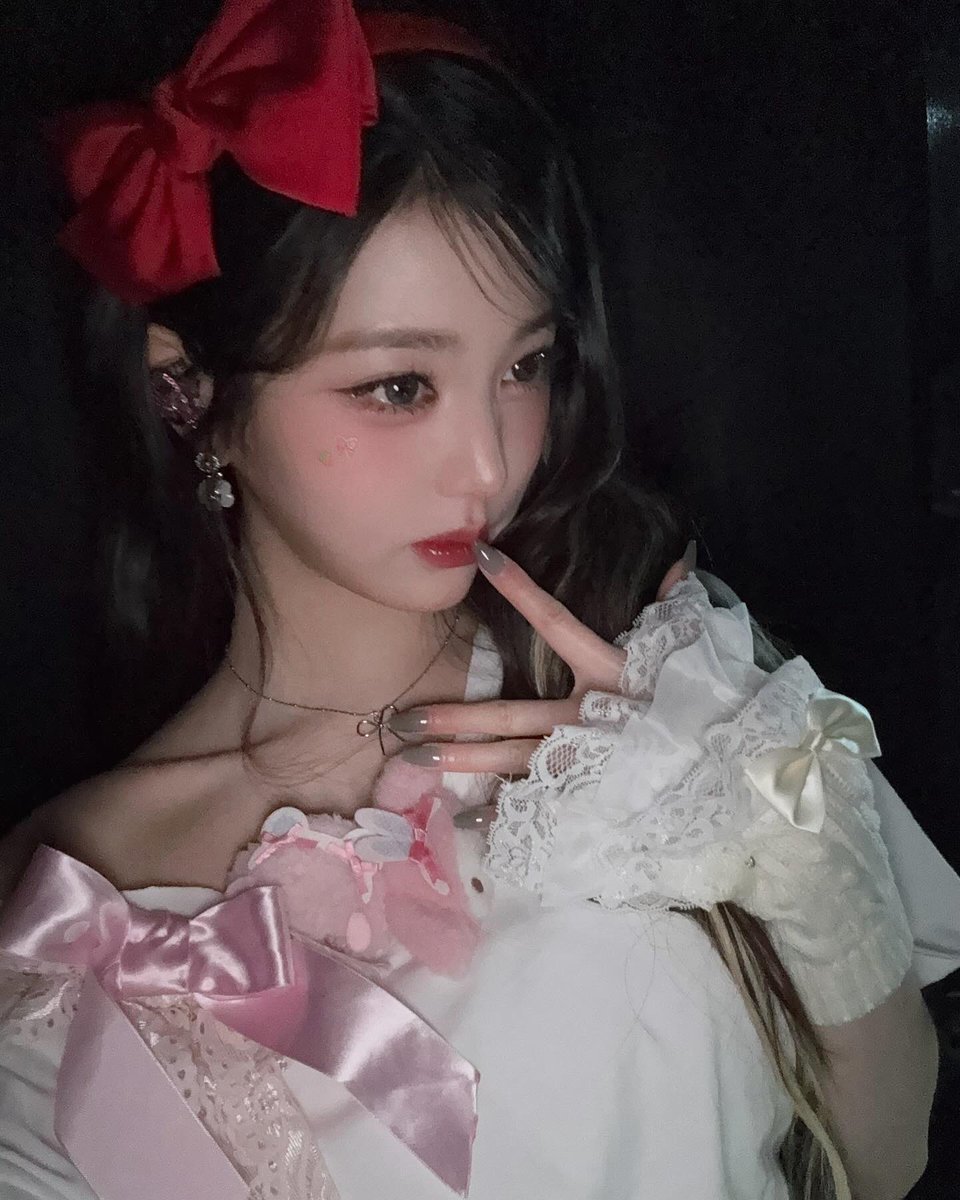 wonyoung pics tweet media