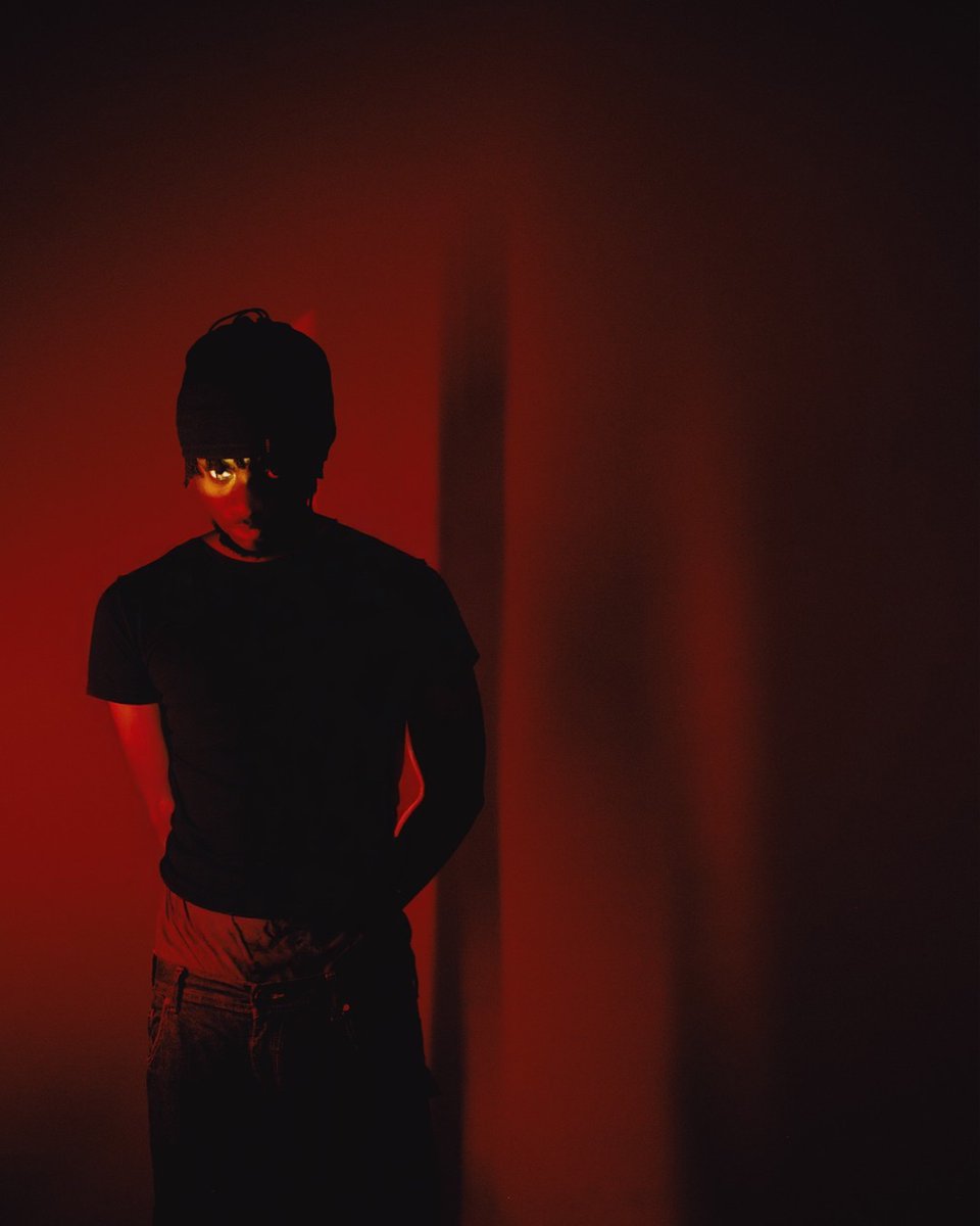 On ouvre le booking des séances studio !

Photoshoot, Cover de projet, Concept Art 

Dm pour les intéressé(e)s
🥷🏾🤍